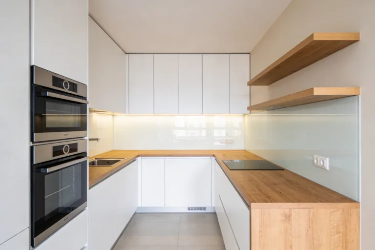 Modern Minimalist Kitchen Ideas for Small Homes: Quietly Chic in Tight Spaces