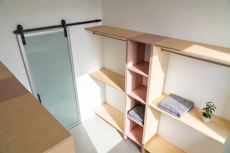 9 Minimalist Closet Ideas for a Calm Space You’Ll Love